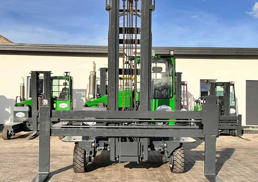 Nelitietrukki Combilift C5000XL / LPG / AIR CONDITIONING / WIDE POSITIONER / DUPLEX MAST / ADJUSTABLE FORKS / NEW TIRES / EXCELLENT CONDITION!: kuva Nelitietrukki Combilift C5000XL / LPG / AIR CONDITIONING / WIDE POSITIONER / DUPLEX MAST / ADJUSTABLE FORKS / NEW TIRES / EXCELLENT CONDITION!