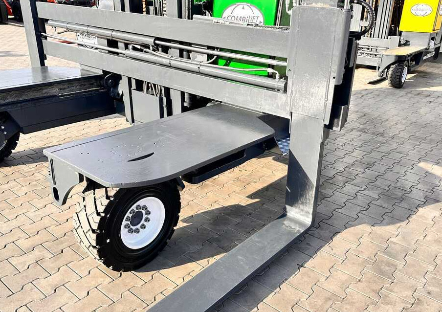 Nelitietrukki Combilift C5000XL / LPG / AIR CONDITIONING / WIDE POSITIONER / DUPLEX MAST / ADJUSTABLE FORKS / NEW TIRES / EXCELLENT CONDITION!: kuva Nelitietrukki Combilift C5000XL / LPG / AIR CONDITIONING / WIDE POSITIONER / DUPLEX MAST / ADJUSTABLE FORKS / NEW TIRES / EXCELLENT CONDITION!