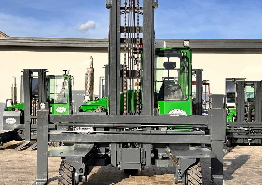 Nelitietrukki Combilift C5000XL / LPG / AIR CONDITIONING / WIDE POSITIONER / DUPLEX MAST / ADJUSTABLE FORKS / NEW TIRES / EXCELLENT CONDITION!: kuva Nelitietrukki Combilift C5000XL / LPG / AIR CONDITIONING / WIDE POSITIONER / DUPLEX MAST / ADJUSTABLE FORKS / NEW TIRES / EXCELLENT CONDITION!