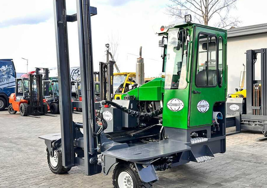 Nelitietrukki Combilift C5000XL / LPG / AIR CONDITIONING / WIDE POSITIONER / DUPLEX MAST / ADJUSTABLE FORKS / NEW TIRES / EXCELLENT CONDITION!: kuva Nelitietrukki Combilift C5000XL / LPG / AIR CONDITIONING / WIDE POSITIONER / DUPLEX MAST / ADJUSTABLE FORKS / NEW TIRES / EXCELLENT CONDITION!
