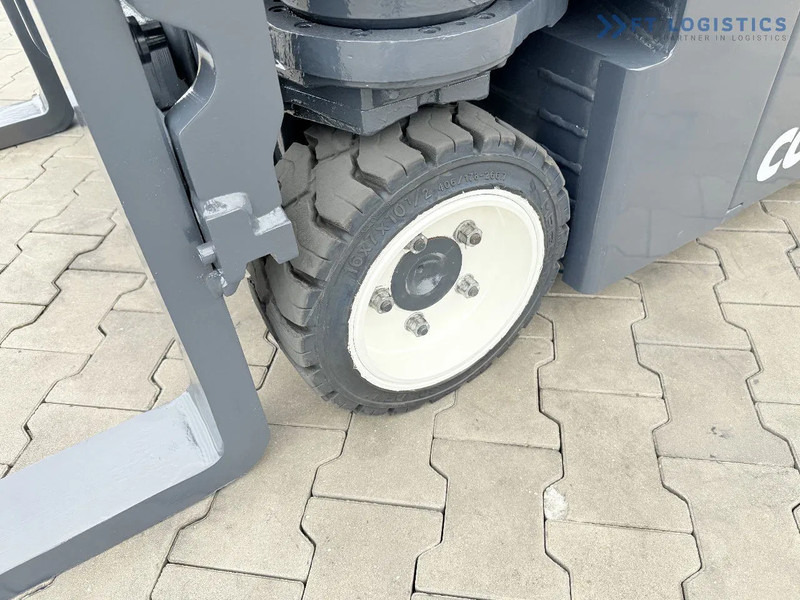 Combilift Combilift CBE2500 / TRIPLEX / 5500MM / FREE LIFT / ELECTRIC DRIVE / ONLY 2300 MTH / FORK POSITIONER / SIDE SHIFT / NEW TYRES / L - Nelitietrukki: kuva Combilift Combilift CBE2500 / TRIPLEX / 5500MM / FREE LIFT / ELECTRIC DRIVE / ONLY 2300 MTH / FORK POSITIONER / SIDE SHIFT / NEW TYRES / L - Nelitietrukki Combilift Combilift CBE2500 / TRIPLEX / 5500MM / FREE LIFT / ELECTRIC DRIVE / ONLY 2300 MTH / FORK POSITIONER / SIDE SHIFT / NEW TYRES / L - Nelitietrukki: kuva Combilift Combilift CBE2500 / TRIPLEX / 5500MM / FREE LIFT / ELECTRIC DRIVE / ONLY 2300 MTH / FORK POSITIONER / SIDE SHIFT / NEW TYRES / L - Nelitietrukki