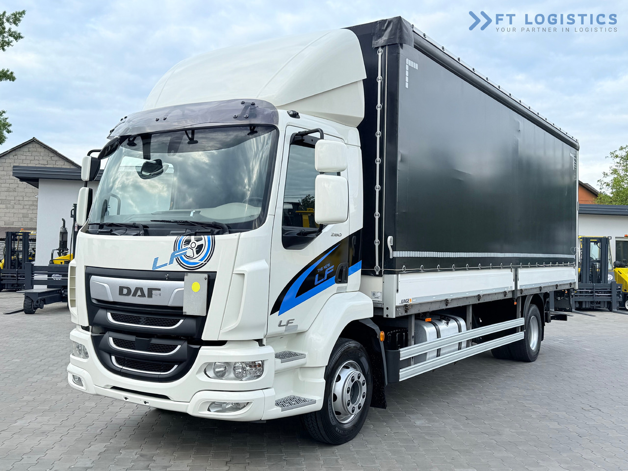 DAF LF 260 FA / AUTOMATIC / 9,255 kg PAYLOAD / 4x2 / 18 PALLETS / TAIL LIFT / SIDE BOARDS / EXCELLENT CONDITION! - Pressukapelli kuorma-auto: kuva DAF LF 260 FA / AUTOMATIC / 9,255 kg PAYLOAD / 4x2 / 18 PALLETS / TAIL LIFT / SIDE BOARDS / EXCELLENT CONDITION! - Pressukapelli kuorma-auto DAF LF 260 FA / AUTOMATIC / 9,255 kg PAYLOAD / 4x2 / 18 PALLETS / TAIL LIFT / SIDE BOARDS / EXCELLENT CONDITION! - Pressukapelli kuorma-auto: kuva DAF LF 260 FA / AUTOMATIC / 9,255 kg PAYLOAD / 4x2 / 18 PALLETS / TAIL LIFT / SIDE BOARDS / EXCELLENT CONDITION! - Pressukapelli kuorma-auto