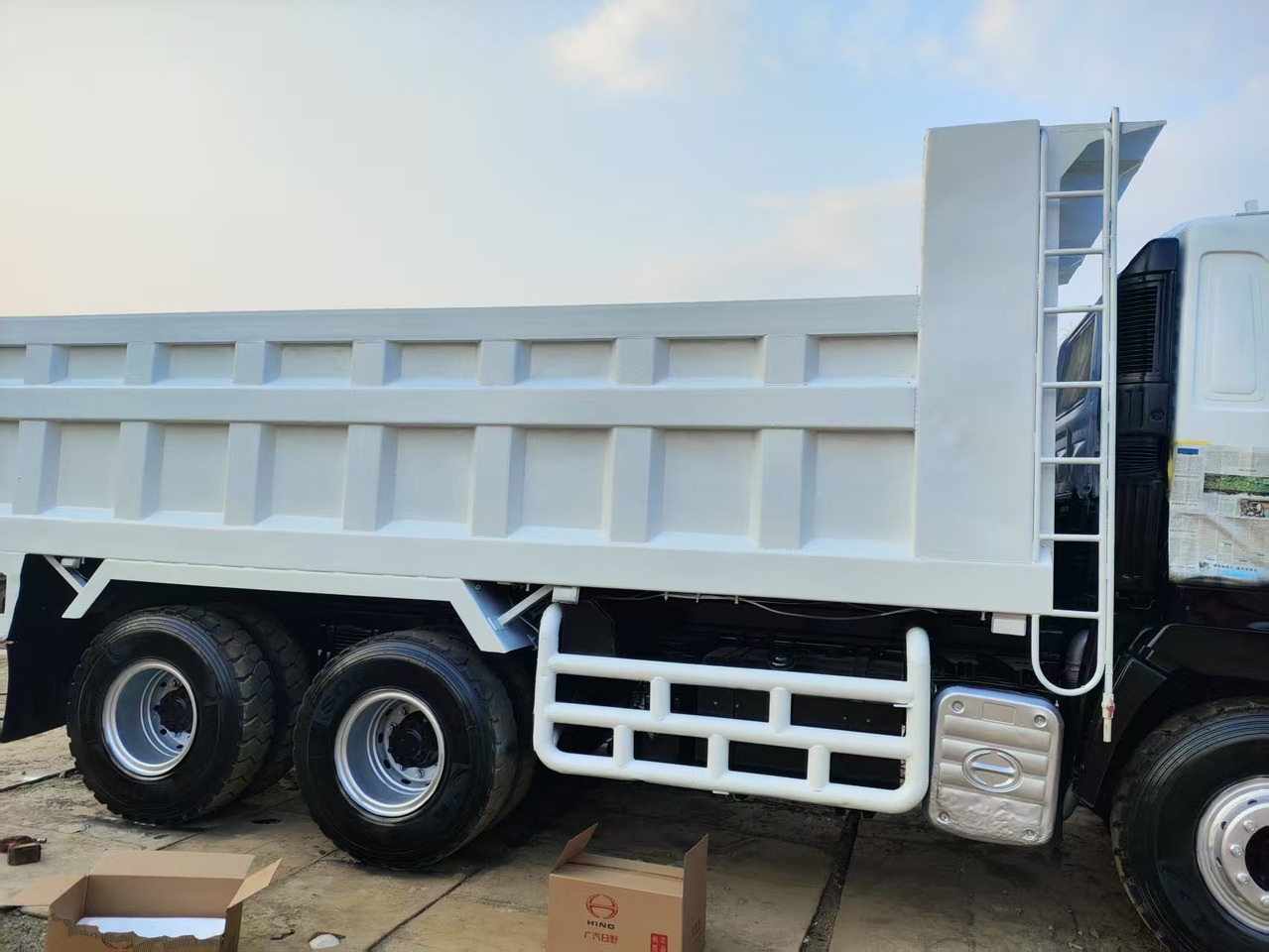 HINO HINO 700 - Kippiauto kuorma-auto: kuva HINO HINO 700 - Kippiauto kuorma-auto HINO HINO 700 - Kippiauto kuorma-auto: kuva HINO HINO 700 - Kippiauto kuorma-auto