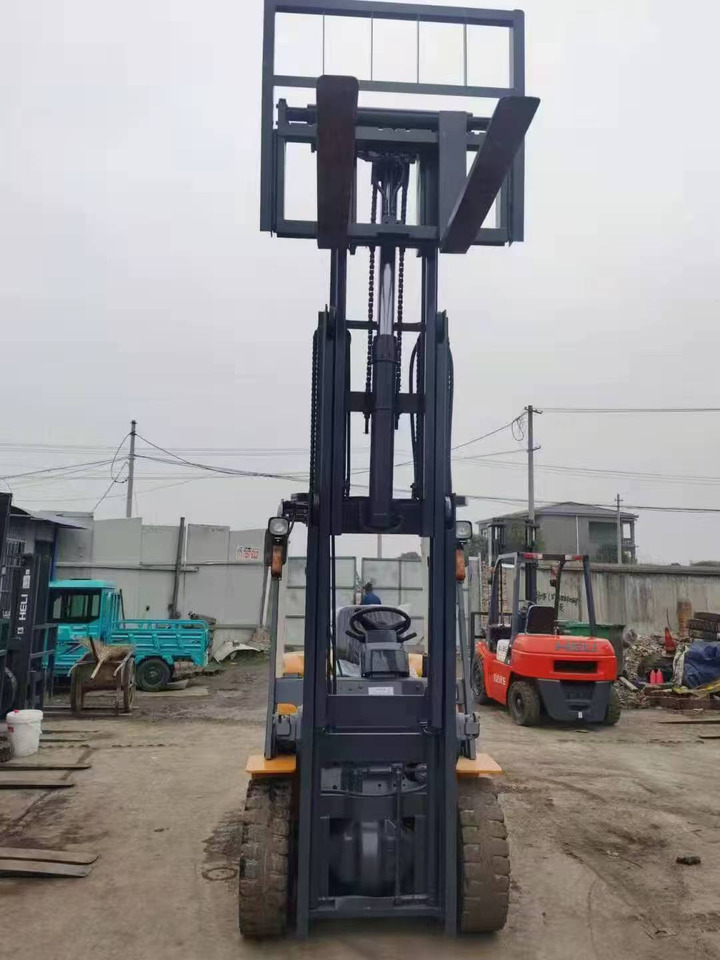 TCM 5 TONS 2 stages - Dieseltrukki: kuva TCM 5 TONS 2 stages - Dieseltrukki TCM 5 TONS 2 stages - Dieseltrukki: kuva TCM 5 TONS 2 stages - Dieseltrukki