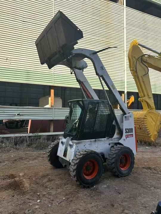 100%Ready Bobcat S300 Well Sold Most Famous Brand High Quality Bobcat S300 Skid Steer Loader for Sale - Pyöräkuormaaja: kuva 100%Ready Bobcat S300 Well Sold Most Famous Brand High Quality Bobcat S300 Skid Steer Loader for Sale - Pyöräkuormaaja 100%Ready Bobcat S300 Well Sold Most Famous Brand High Quality Bobcat S300 Skid Steer Loader for Sale - Pyöräkuormaaja: kuva 100%Ready Bobcat S300 Well Sold Most Famous Brand High Quality Bobcat S300 Skid Steer Loader for Sale - Pyöräkuormaaja
