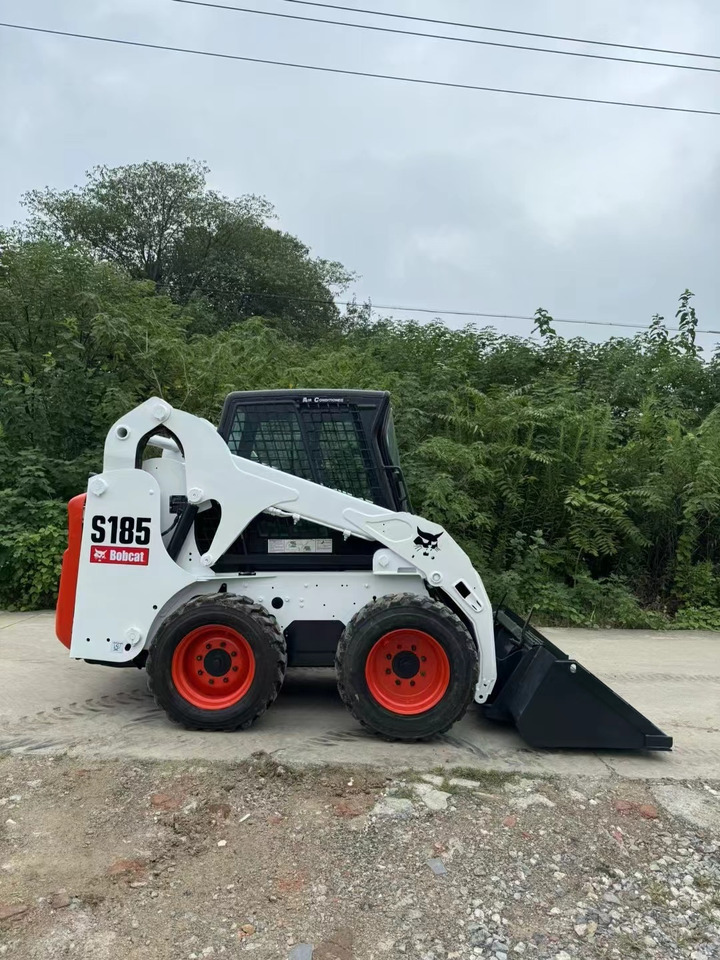 BOBCAT High Quality BOBCAT-S185 Skid Steer Loader in Good Condition - Liukuohjattu kuormaaja: kuva BOBCAT High Quality BOBCAT-S185 Skid Steer Loader in Good Condition - Liukuohjattu kuormaaja BOBCAT High Quality BOBCAT-S185 Skid Steer Loader in Good Condition - Liukuohjattu kuormaaja: kuva BOBCAT High Quality BOBCAT-S185 Skid Steer Loader in Good Condition - Liukuohjattu kuormaaja