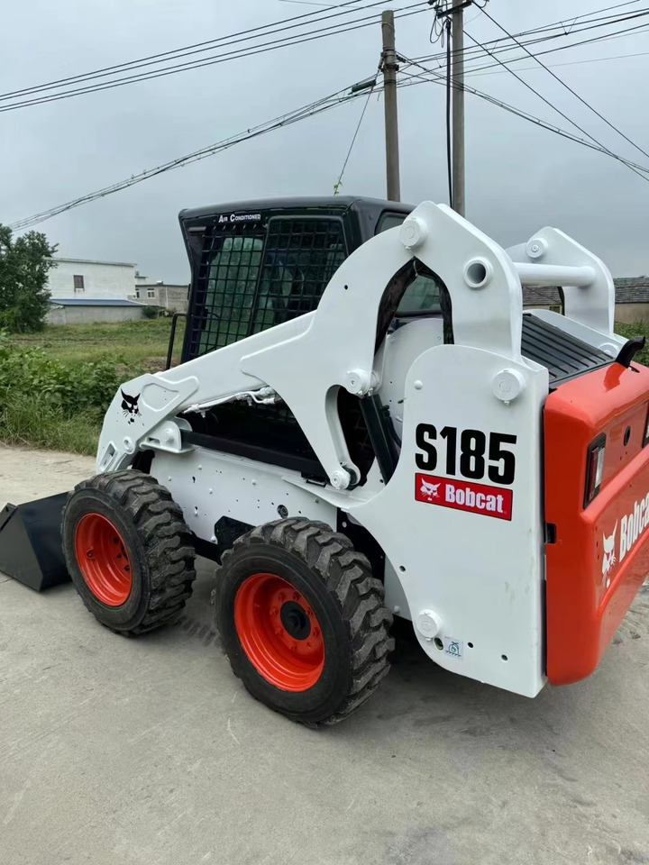 BOBCAT High Quality BOBCAT-S185 Skid Steer Loader in Good Condition - Liukuohjattu kuormaaja: kuva BOBCAT High Quality BOBCAT-S185 Skid Steer Loader in Good Condition - Liukuohjattu kuormaaja BOBCAT High Quality BOBCAT-S185 Skid Steer Loader in Good Condition - Liukuohjattu kuormaaja: kuva BOBCAT High Quality BOBCAT-S185 Skid Steer Loader in Good Condition - Liukuohjattu kuormaaja