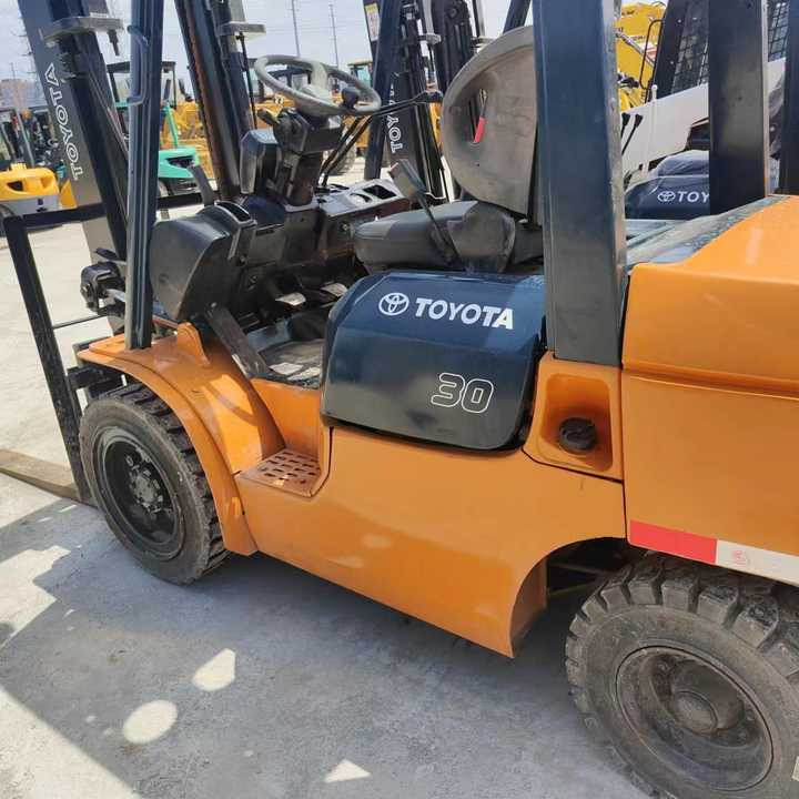 Secod Hand Japanese Brand Toyota 30 Forklift Mini 3 Ton Forklift with Good Performance and Less Working Time for Sale - Vastapainotrukki: kuva Secod Hand Japanese Brand Toyota 30 Forklift Mini 3 Ton Forklift with Good Performance and Less Working Time for Sale - Vastapainotrukki Secod Hand Japanese Brand Toyota 30 Forklift Mini 3 Ton Forklift with Good Performance and Less Working Time for Sale - Vastapainotrukki: kuva Secod Hand Japanese Brand Toyota 30 Forklift Mini 3 Ton Forklift with Good Performance and Less Working Time for Sale - Vastapainotrukki