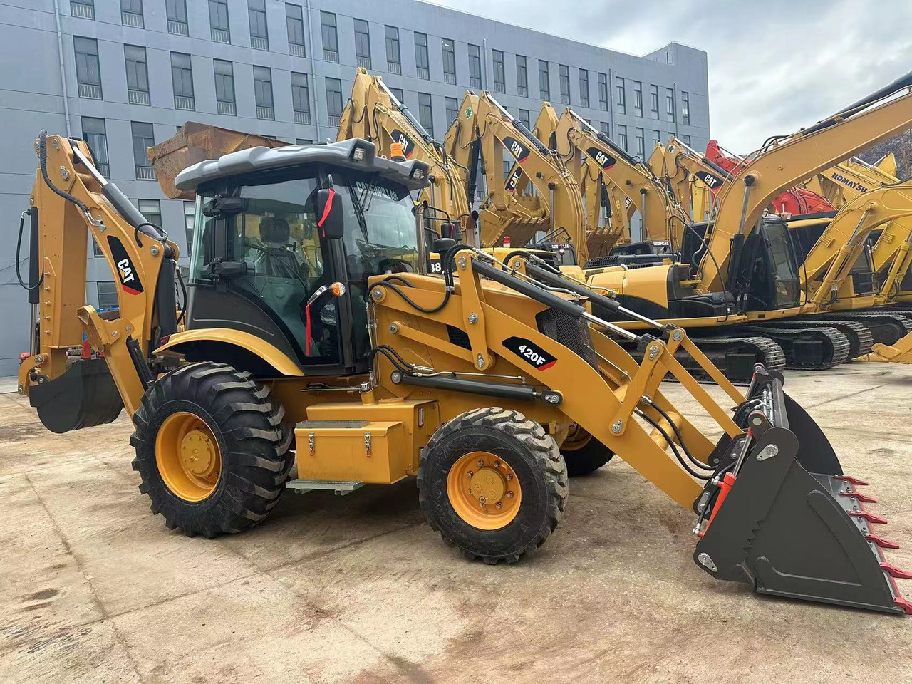 Used Backhoe High Quality CAT 420F - Kaivuri-trukki: kuva Used Backhoe High Quality CAT 420F - Kaivuri-trukki Used Backhoe High Quality CAT 420F - Kaivuri-trukki: kuva Used Backhoe High Quality CAT 420F - Kaivuri-trukki