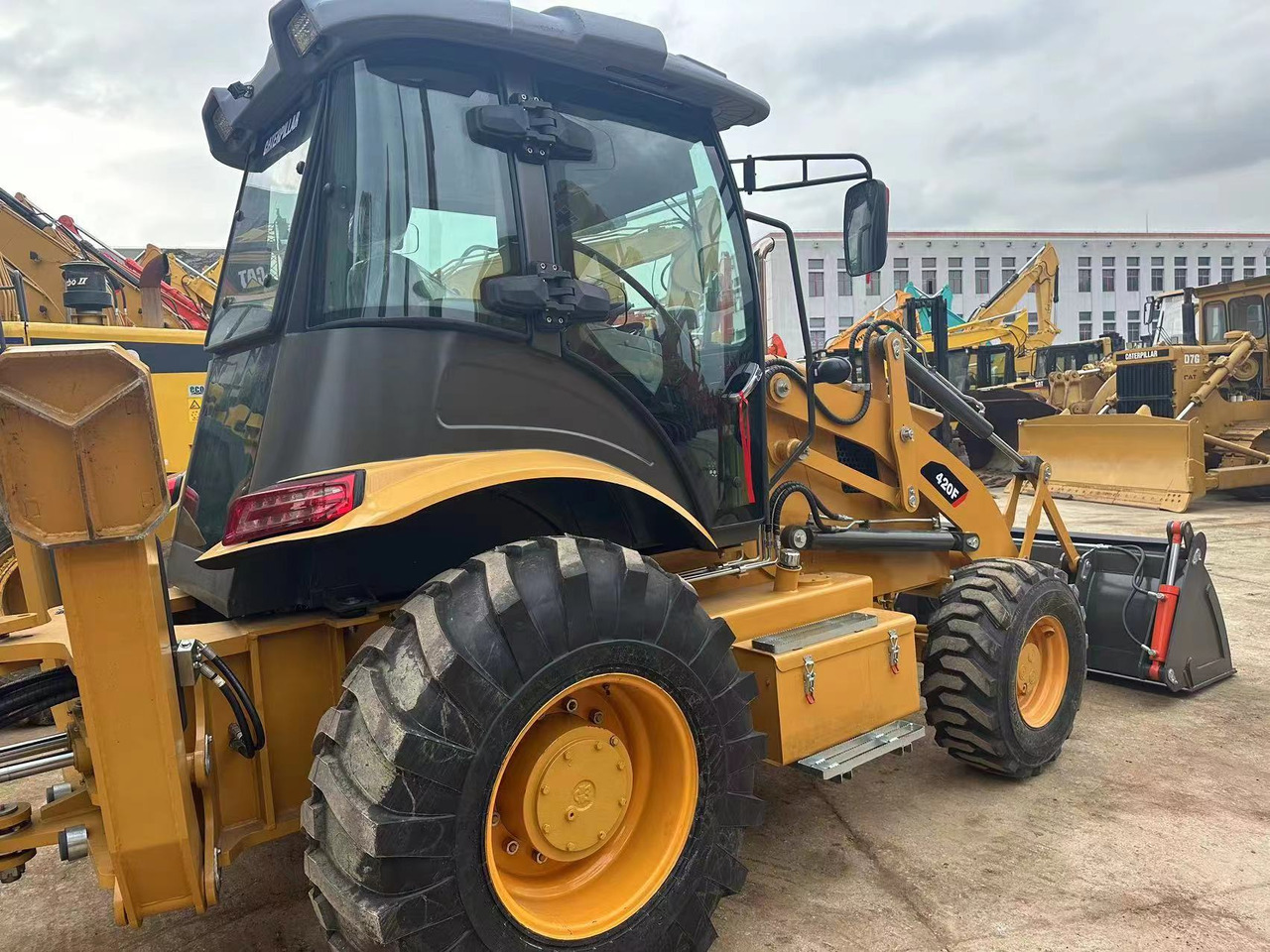 Used Backhoe High Quality CAT 420F - Kaivuri-trukki: kuva Used Backhoe High Quality CAT 420F - Kaivuri-trukki Used Backhoe High Quality CAT 420F - Kaivuri-trukki: kuva Used Backhoe High Quality CAT 420F - Kaivuri-trukki