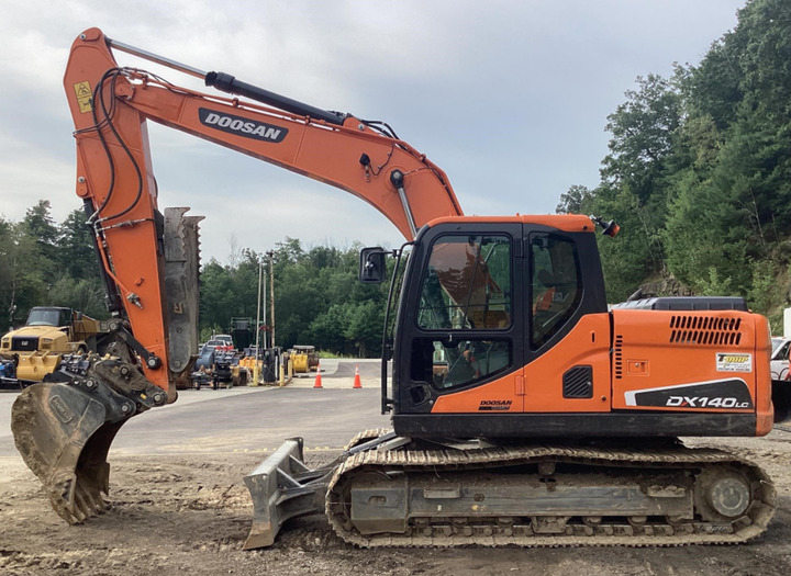 Used Excavator Doosan DX140 Excavators Mini Equipment Earth Moving Machinery Doosan Digger Excavator for Sale - Telakaivukone: kuva Used Excavator Doosan DX140 Excavators Mini Equipment Earth Moving Machinery Doosan Digger Excavator for Sale - Telakaivukone Used Excavator Doosan DX140 Excavators Mini Equipment Earth Moving Machinery Doosan Digger Excavator for Sale - Telakaivukone: kuva Used Excavator Doosan DX140 Excavators Mini Equipment Earth Moving Machinery Doosan Digger Excavator for Sale - Telakaivukone