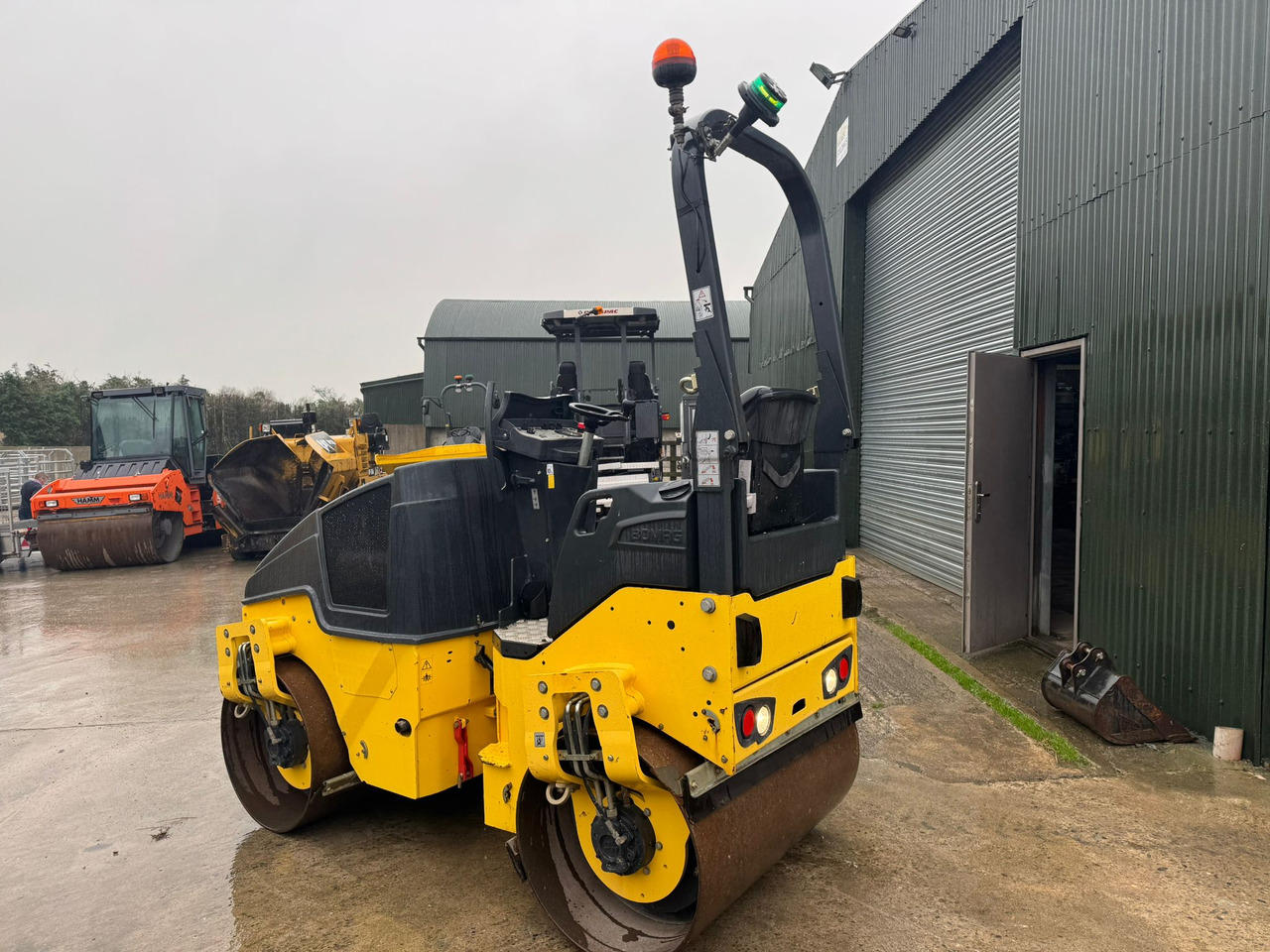 BOMAG BW120AD-5 - Tiejyrä: kuva BOMAG BW120AD-5 - Tiejyrä BOMAG BW120AD-5 - Tiejyrä: kuva BOMAG BW120AD-5 - Tiejyrä