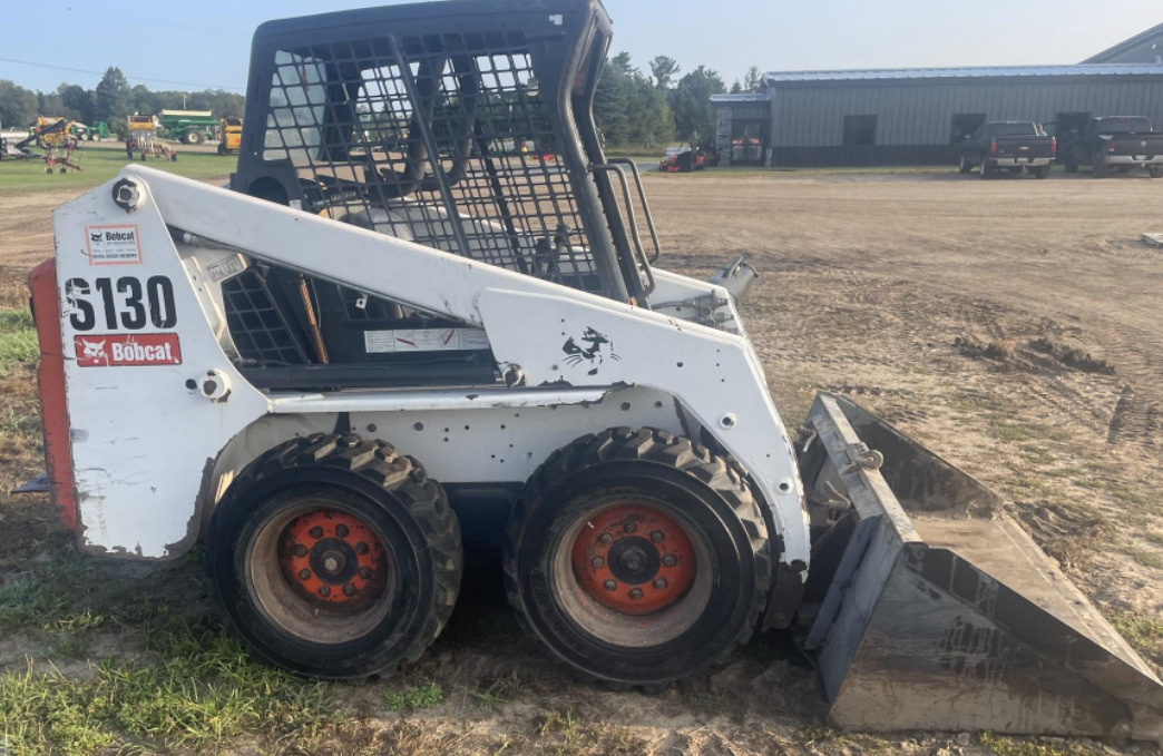 BOBCAT S130 - Liukuohjattu kuormaaja: kuva BOBCAT S130 - Liukuohjattu kuormaaja BOBCAT S130 - Liukuohjattu kuormaaja: kuva BOBCAT S130 - Liukuohjattu kuormaaja