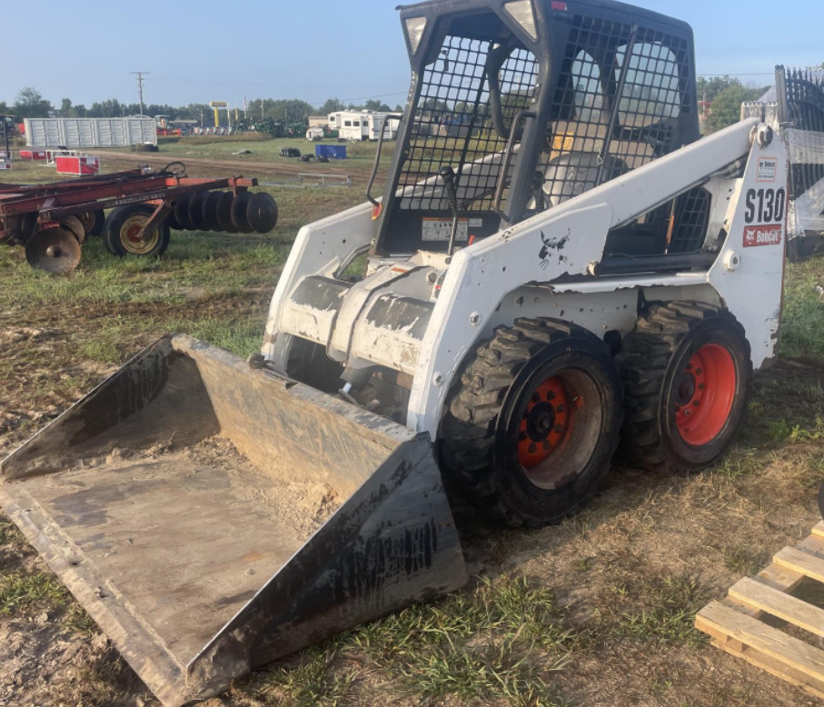 BOBCAT S130 - Liukuohjattu kuormaaja: kuva BOBCAT S130 - Liukuohjattu kuormaaja BOBCAT S130 - Liukuohjattu kuormaaja: kuva BOBCAT S130 - Liukuohjattu kuormaaja