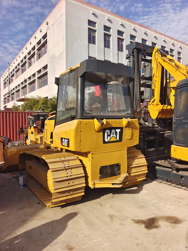 CATERPILLAR D3K - Puskutraktori: kuva CATERPILLAR D3K - Puskutraktori CATERPILLAR D3K - Puskutraktori: kuva CATERPILLAR D3K - Puskutraktori