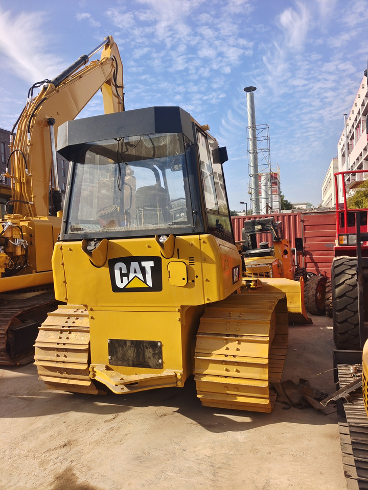 CATERPILLAR D3K - Puskutraktori: kuva CATERPILLAR D3K - Puskutraktori CATERPILLAR D3K - Puskutraktori: kuva CATERPILLAR D3K - Puskutraktori