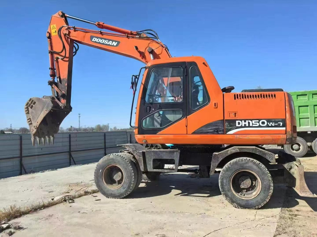 DOOSAN DH150W-7 - Pyöräalustainen kaivinkone: kuva DOOSAN DH150W-7 - Pyöräalustainen kaivinkone DOOSAN DH150W-7 - Pyöräalustainen kaivinkone: kuva DOOSAN DH150W-7 - Pyöräalustainen kaivinkone