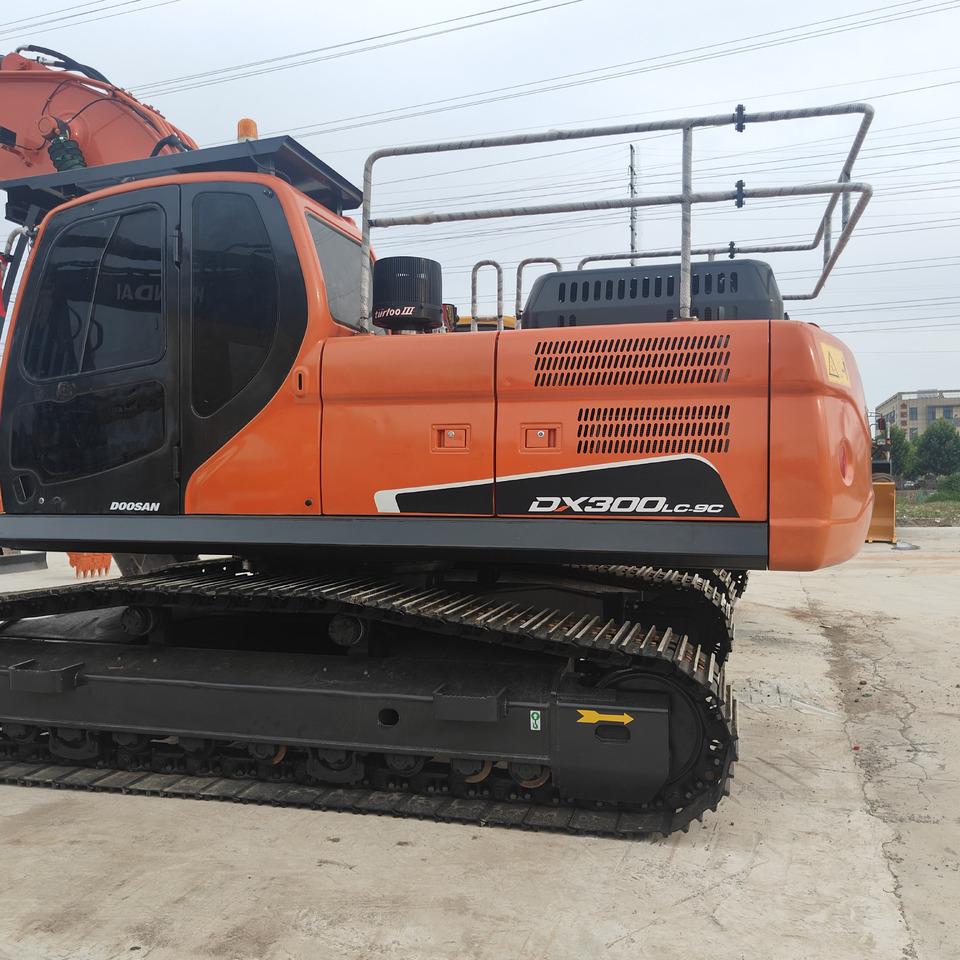 DOOSAN DX300LC-9C - Telakaivukone: kuva DOOSAN DX300LC-9C - Telakaivukone DOOSAN DX300LC-9C - Telakaivukone: kuva DOOSAN DX300LC-9C - Telakaivukone