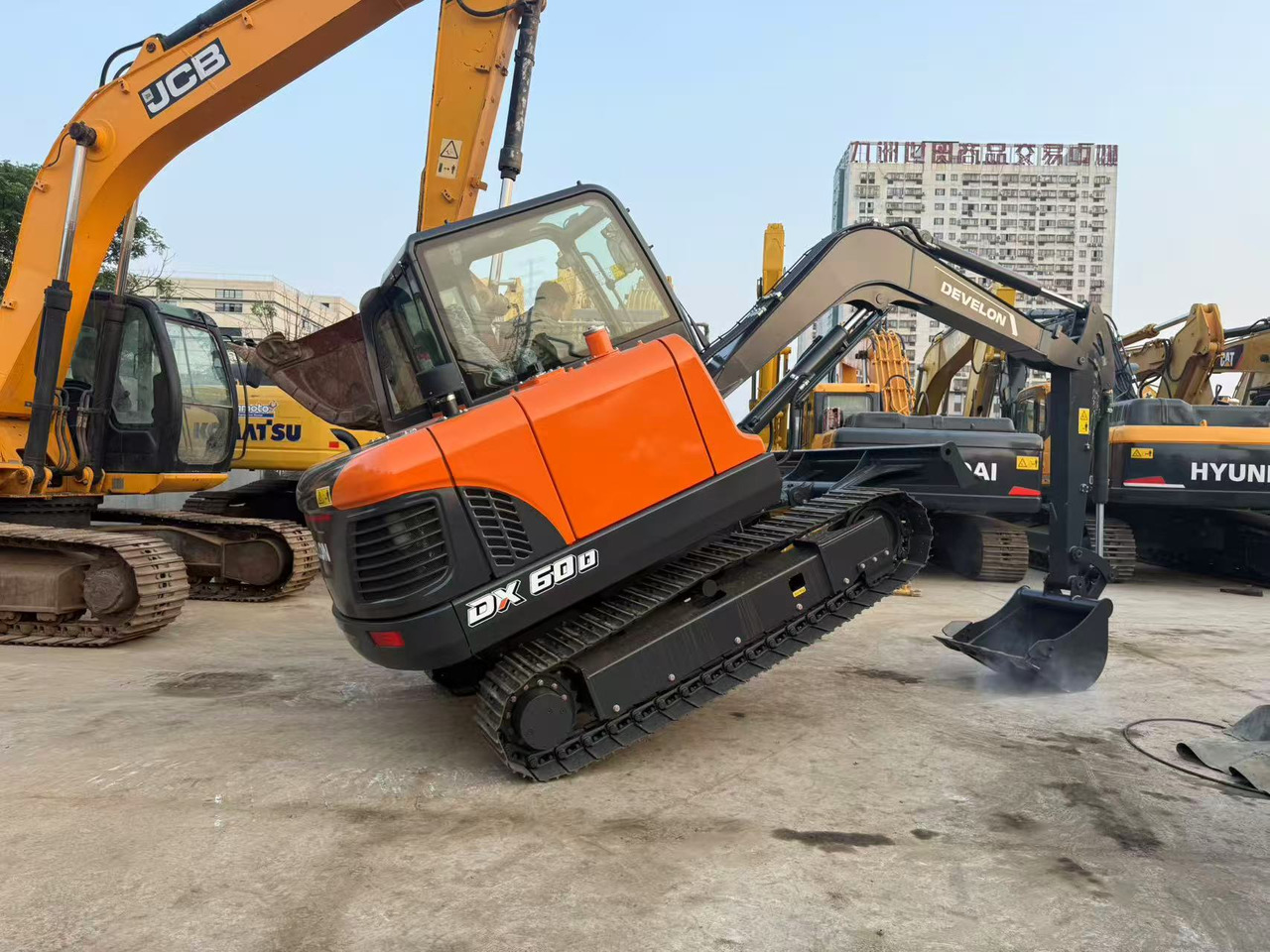 DOOSAN DX60D-10 - Minikuormaaja: kuva DOOSAN DX60D-10 - Minikuormaaja DOOSAN DX60D-10 - Minikuormaaja: kuva DOOSAN DX60D-10 - Minikuormaaja