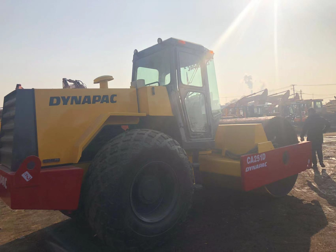 DYNAPAC CA251D - Tiejyrä: kuva DYNAPAC CA251D - Tiejyrä DYNAPAC CA251D - Tiejyrä: kuva DYNAPAC CA251D - Tiejyrä