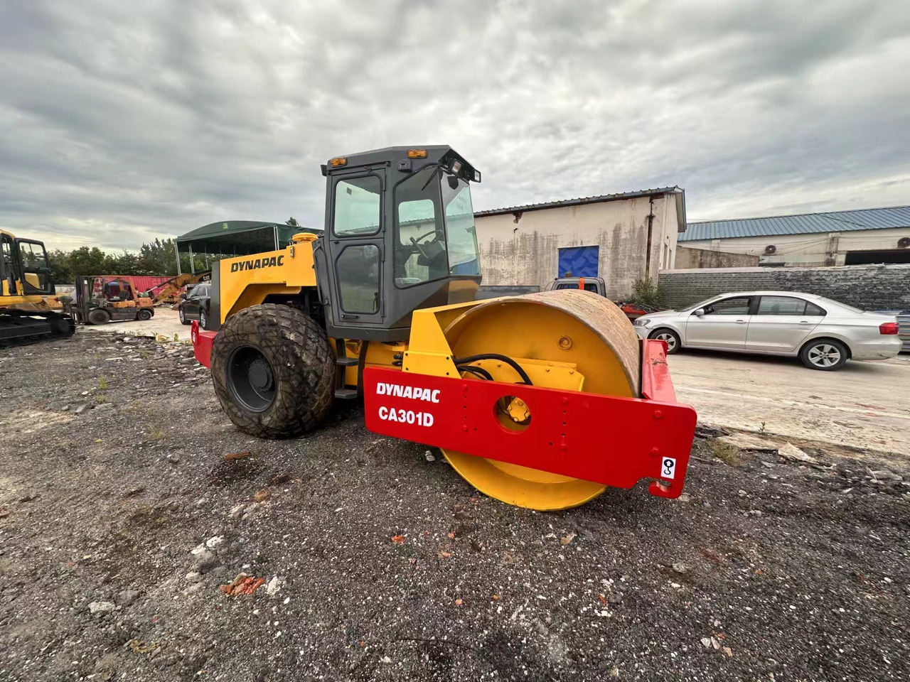 DYNAPAC CA301D - Tiejyrä: kuva DYNAPAC CA301D - Tiejyrä DYNAPAC CA301D - Tiejyrä: kuva DYNAPAC CA301D - Tiejyrä