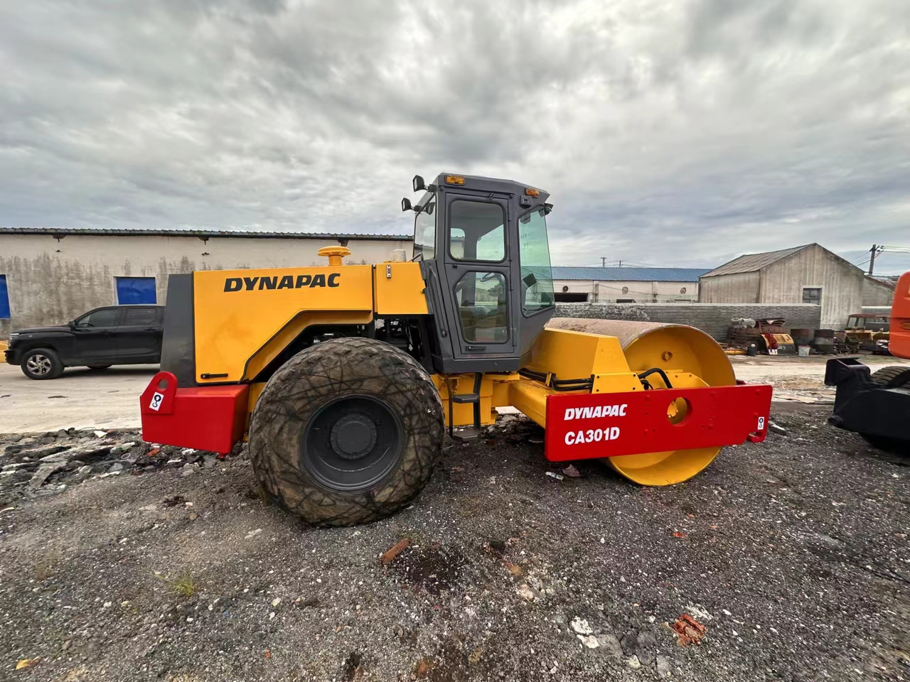 DYNAPAC CA301D - Tiejyrä: kuva DYNAPAC CA301D - Tiejyrä DYNAPAC CA301D - Tiejyrä: kuva DYNAPAC CA301D - Tiejyrä