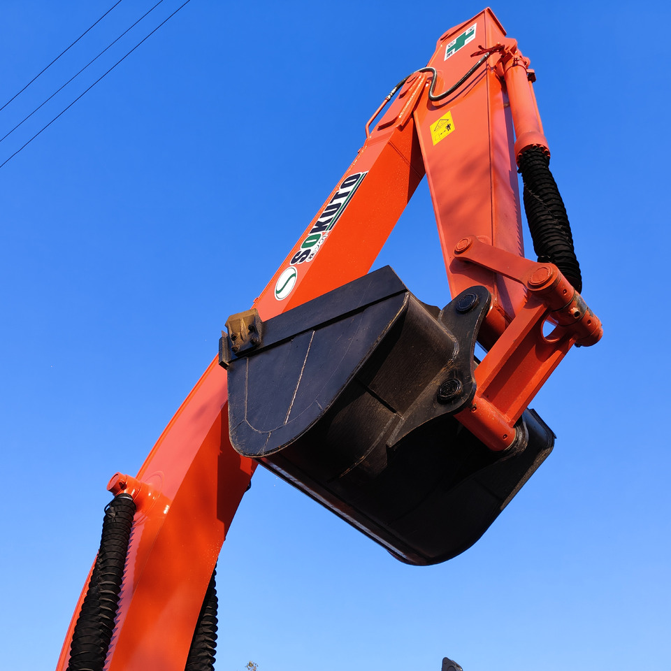 HITACHI ZX200-5G - Telakaivukone: kuva HITACHI ZX200-5G - Telakaivukone HITACHI ZX200-5G - Telakaivukone: kuva HITACHI ZX200-5G - Telakaivukone
