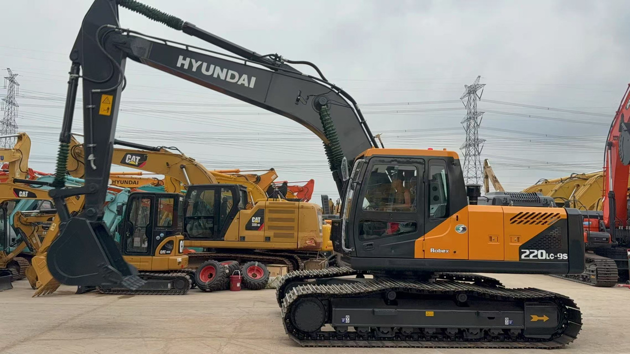 HYUNDAI R220LC-9S - Telakaivukone: kuva HYUNDAI R220LC-9S - Telakaivukone HYUNDAI R220LC-9S - Telakaivukone: kuva HYUNDAI R220LC-9S - Telakaivukone