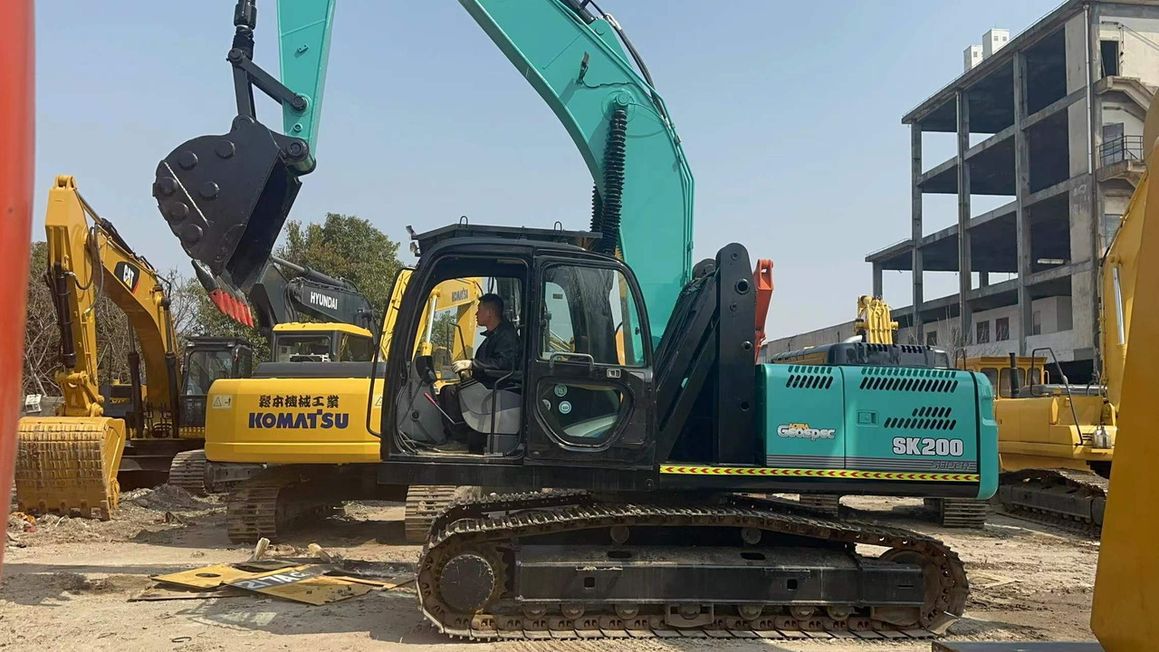 KOBELCO SK200-8 - Telakaivukone: kuva KOBELCO SK200-8 - Telakaivukone KOBELCO SK200-8 - Telakaivukone: kuva KOBELCO SK200-8 - Telakaivukone