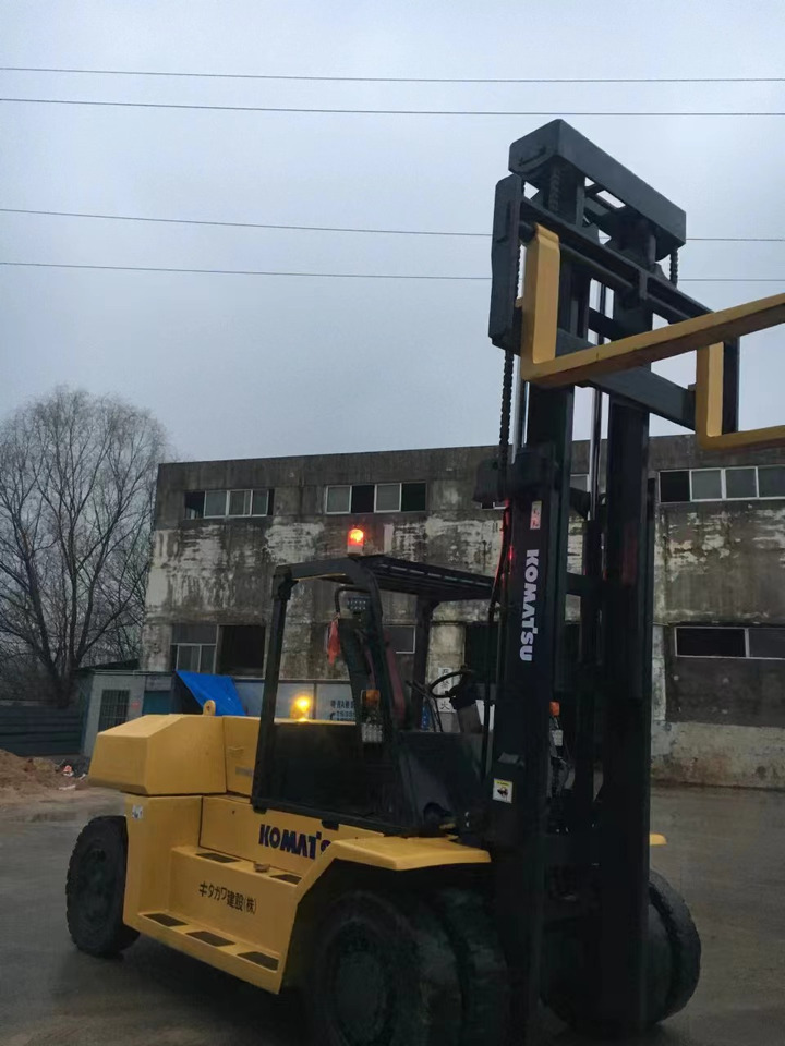 KOMATSU 15-ton - Dieseltrukki: kuva KOMATSU 15-ton - Dieseltrukki KOMATSU 15-ton - Dieseltrukki: kuva KOMATSU 15-ton - Dieseltrukki