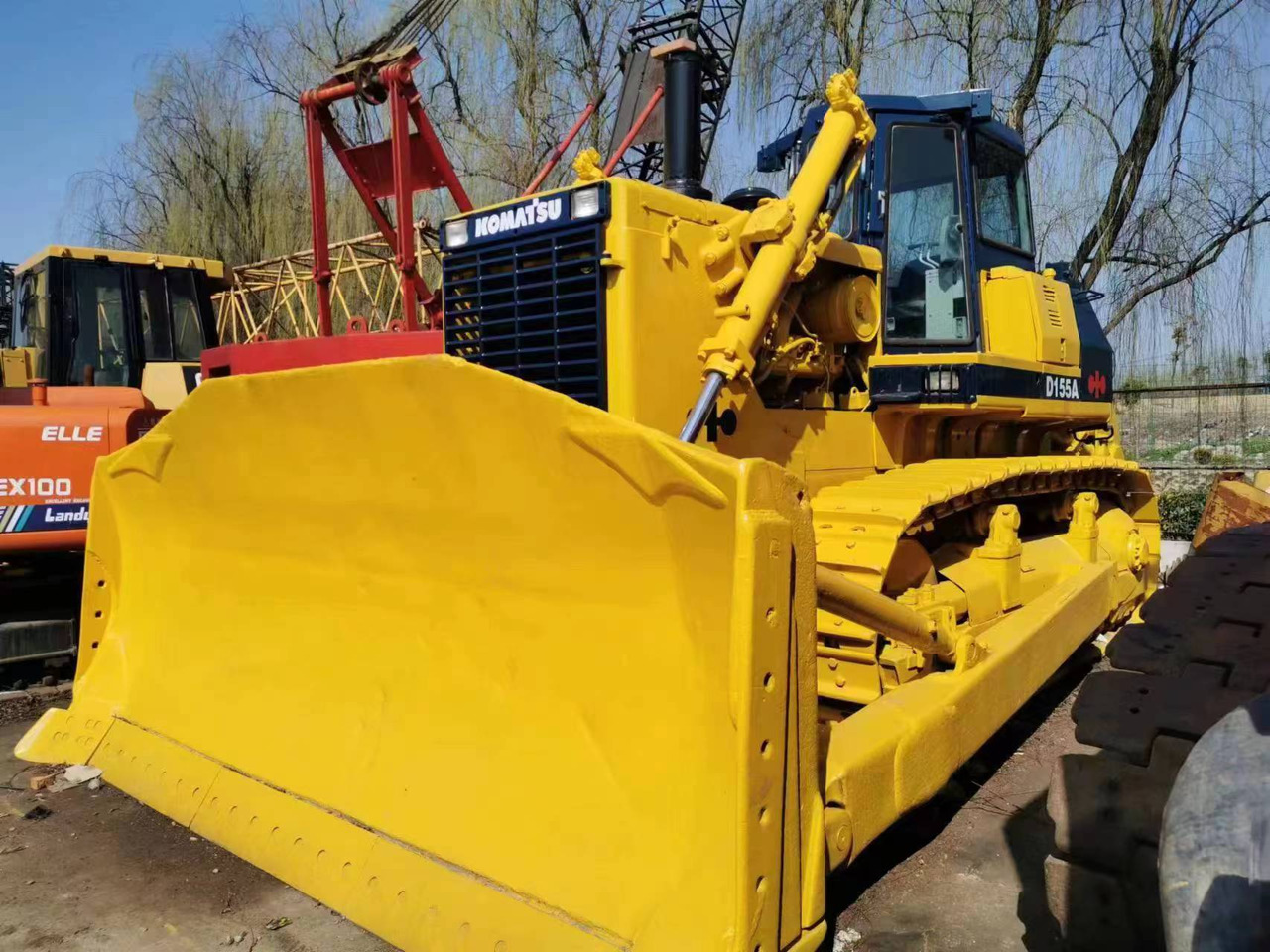 KOMATSU D155A-2 - Puskutraktori: kuva KOMATSU D155A-2 - Puskutraktori KOMATSU D155A-2 - Puskutraktori: kuva KOMATSU D155A-2 - Puskutraktori