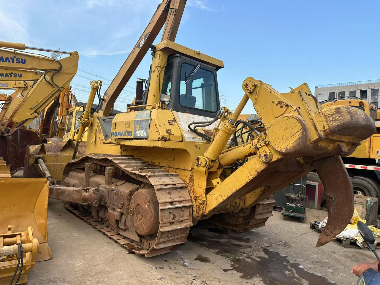 KOMATSU D155A-5 - Puskutraktori: kuva KOMATSU D155A-5 - Puskutraktori KOMATSU D155A-5 - Puskutraktori: kuva KOMATSU D155A-5 - Puskutraktori