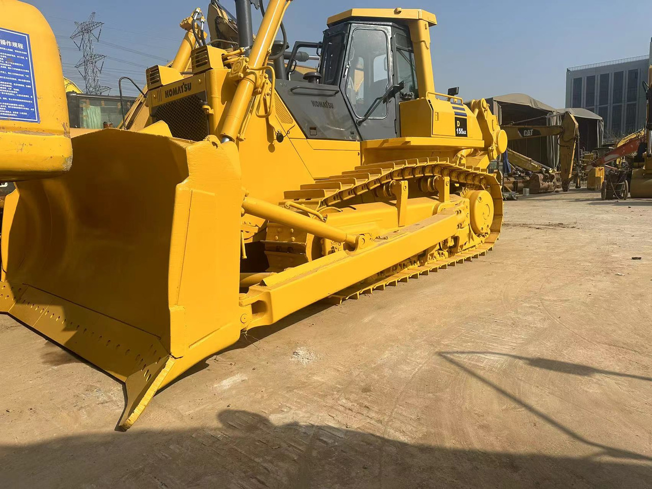 KOMATSU D155A-5 - Puskutraktori: kuva KOMATSU D155A-5 - Puskutraktori KOMATSU D155A-5 - Puskutraktori: kuva KOMATSU D155A-5 - Puskutraktori