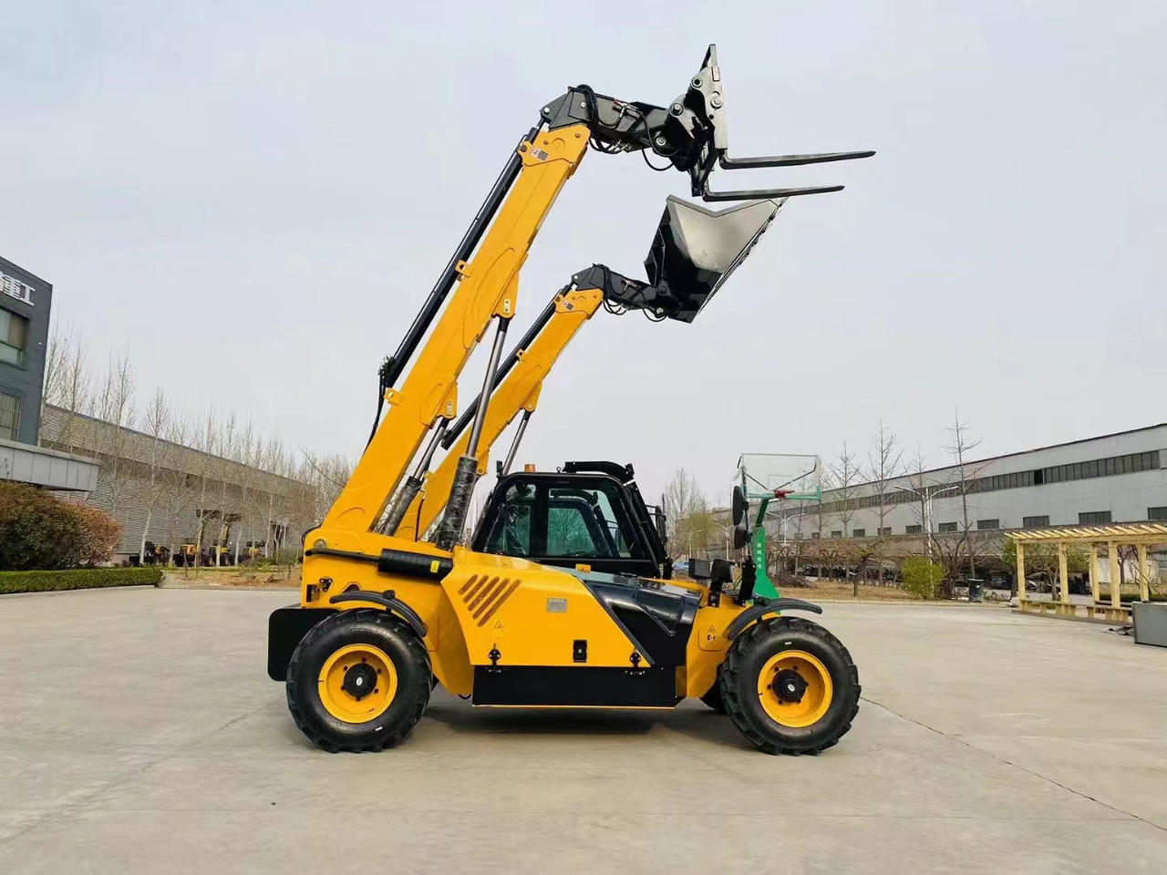 KOMATSU Longer boom - Dieseltrukki: kuva KOMATSU Longer boom - Dieseltrukki KOMATSU Longer boom - Dieseltrukki: kuva KOMATSU Longer boom - Dieseltrukki