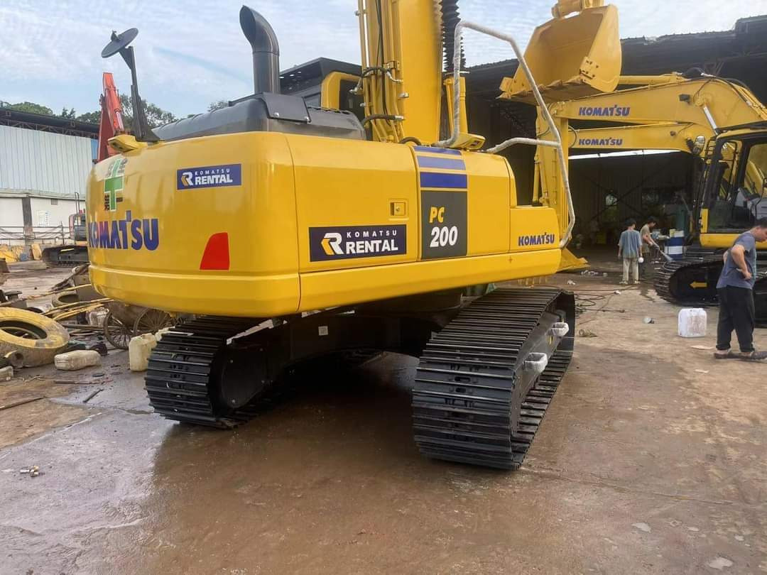 KOMATSU PC200-8 - Telakaivukone: kuva KOMATSU PC200-8 - Telakaivukone KOMATSU PC200-8 - Telakaivukone: kuva KOMATSU PC200-8 - Telakaivukone