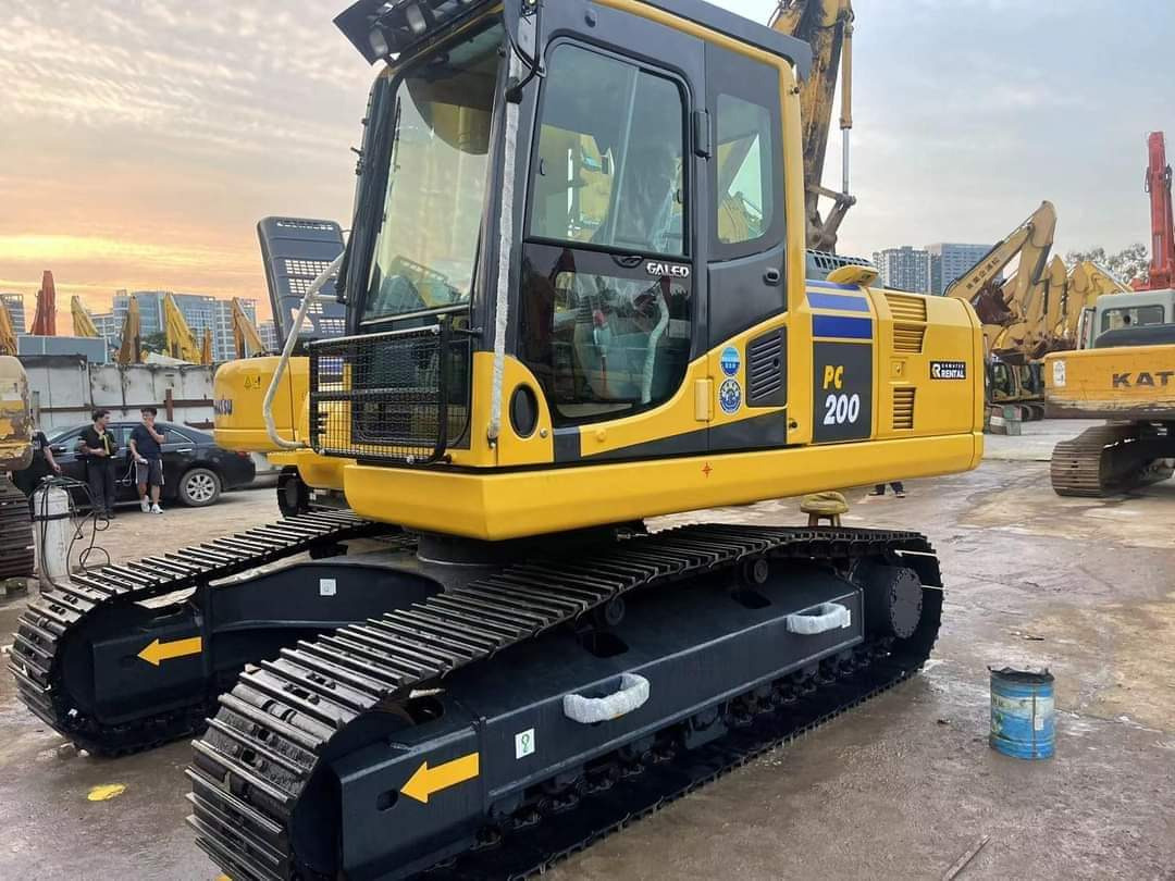 KOMATSU PC200-8 - Telakaivukone: kuva KOMATSU PC200-8 - Telakaivukone KOMATSU PC200-8 - Telakaivukone: kuva KOMATSU PC200-8 - Telakaivukone