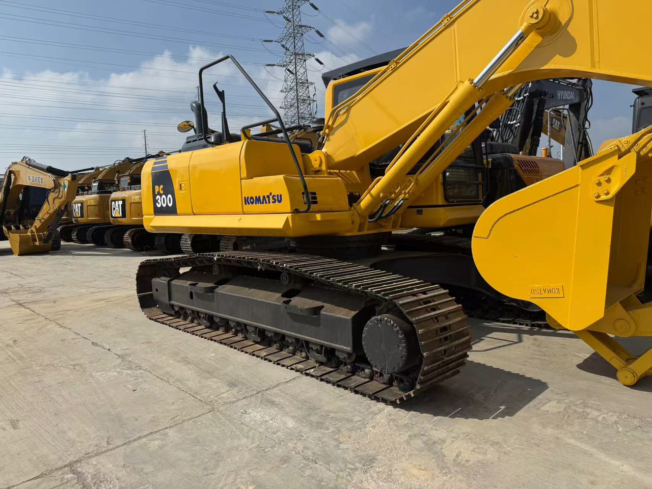 KOMATSU PC300-8 - Telakaivukone: kuva KOMATSU PC300-8 - Telakaivukone KOMATSU PC300-8 - Telakaivukone: kuva KOMATSU PC300-8 - Telakaivukone
