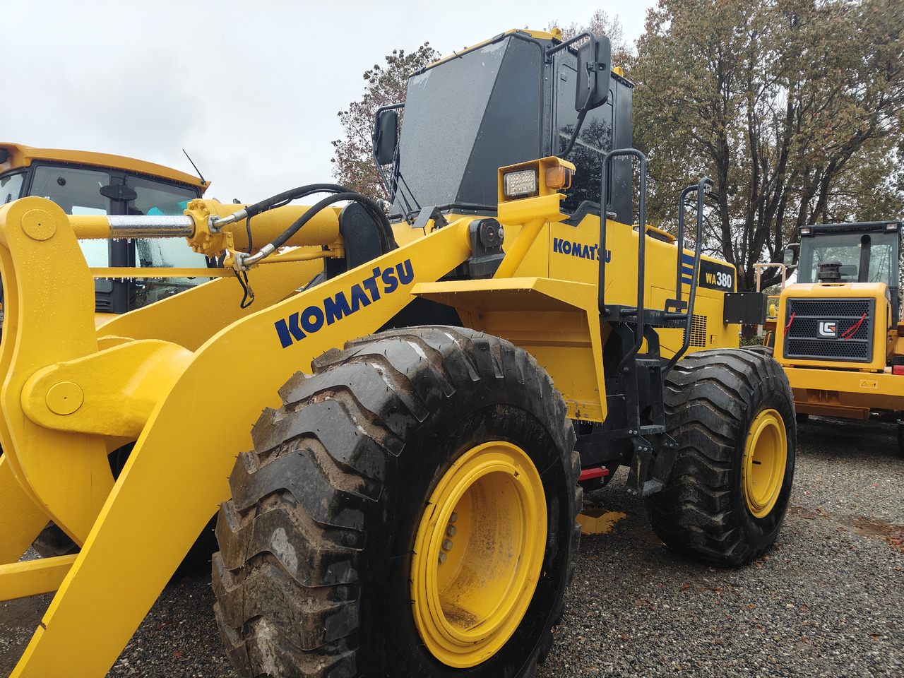 KOMATSU WA380-3 - Pyöräkuormaaja: kuva KOMATSU WA380-3 - Pyöräkuormaaja KOMATSU WA380-3 - Pyöräkuormaaja: kuva KOMATSU WA380-3 - Pyöräkuormaaja
