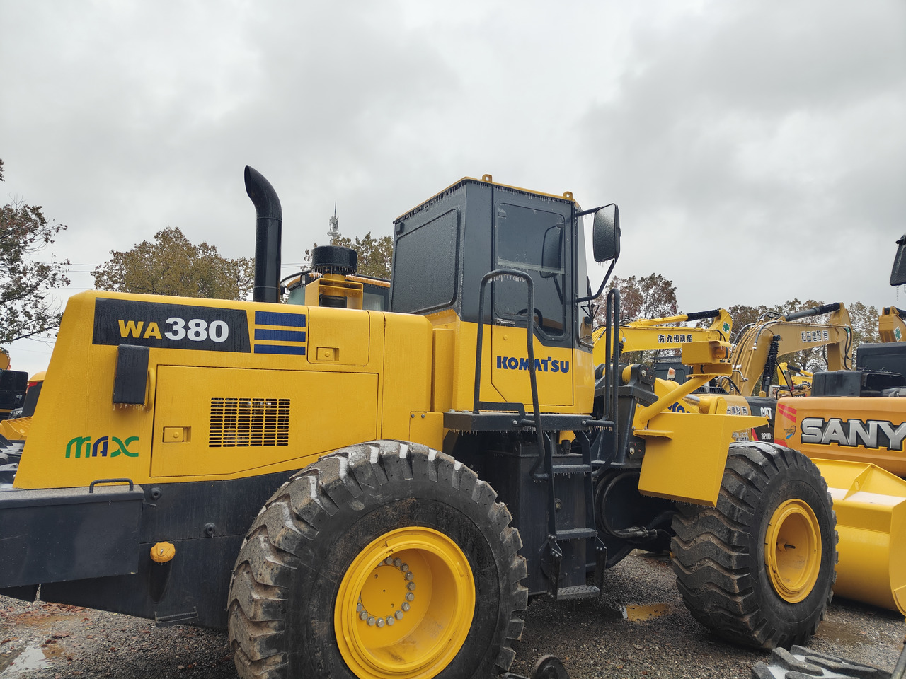 KOMATSU WA380-3 - Pyöräkuormaaja: kuva KOMATSU WA380-3 - Pyöräkuormaaja KOMATSU WA380-3 - Pyöräkuormaaja: kuva KOMATSU WA380-3 - Pyöräkuormaaja