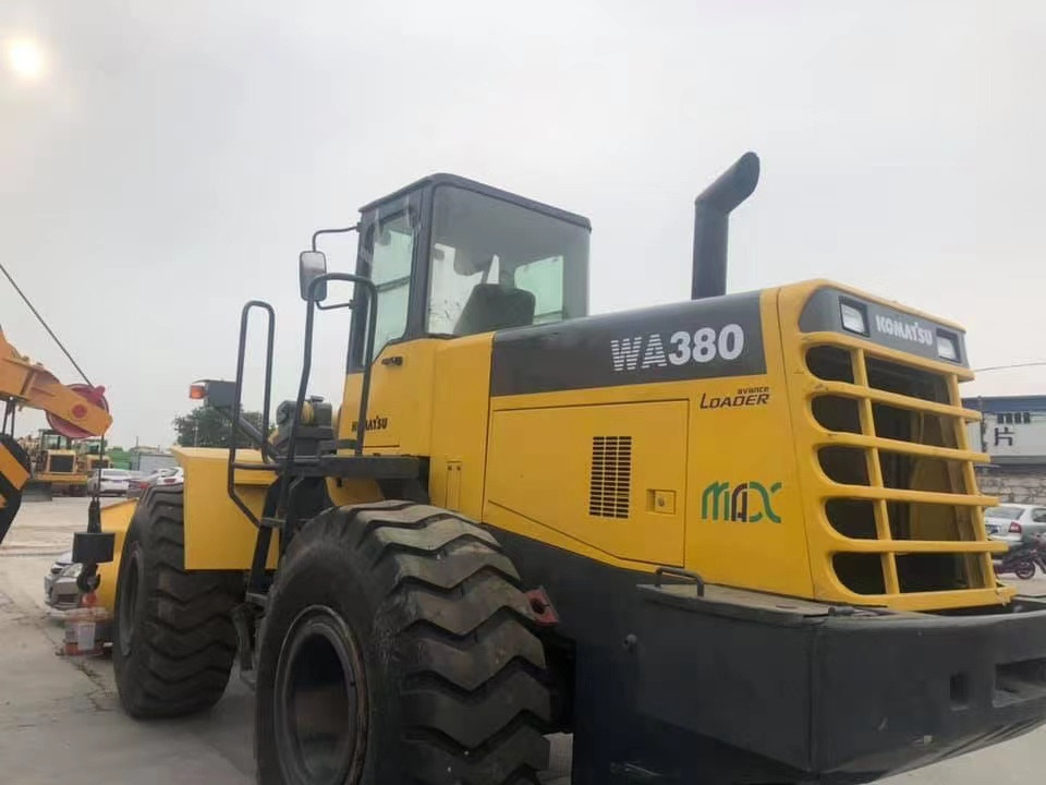 KOMATSU WA380-3 - Pyöräkuormaaja: kuva KOMATSU WA380-3 - Pyöräkuormaaja KOMATSU WA380-3 - Pyöräkuormaaja: kuva KOMATSU WA380-3 - Pyöräkuormaaja