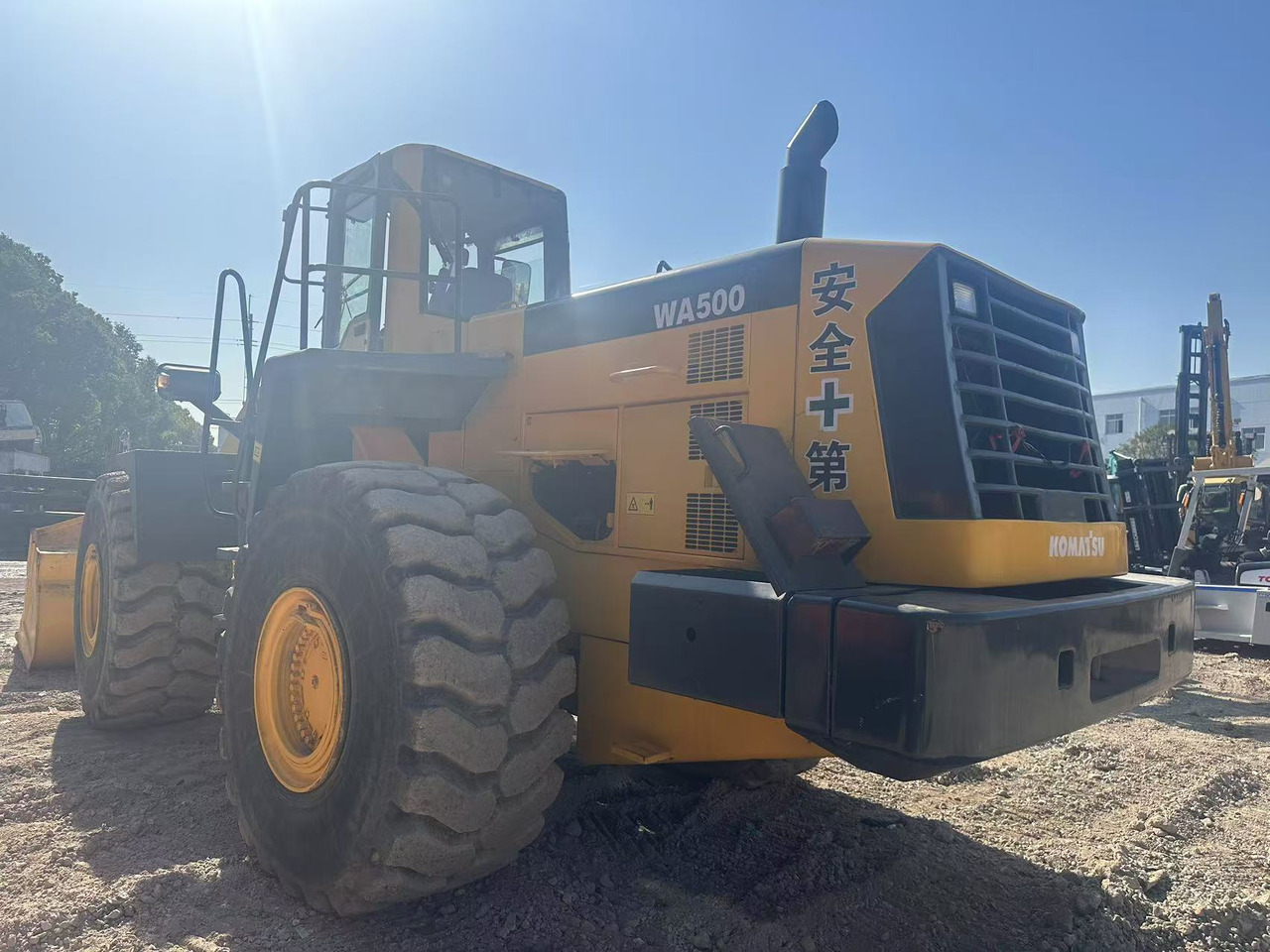 KOMATSU WA500-3 - Pyöräkuormaaja: kuva KOMATSU WA500-3 - Pyöräkuormaaja KOMATSU WA500-3 - Pyöräkuormaaja: kuva KOMATSU WA500-3 - Pyöräkuormaaja