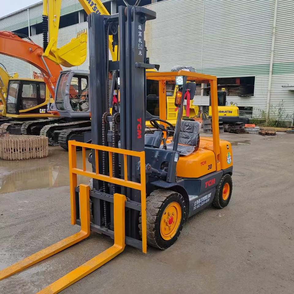 TCM FD30 - Dieseltrukki: kuva TCM FD30 - Dieseltrukki TCM FD30 - Dieseltrukki: kuva TCM FD30 - Dieseltrukki