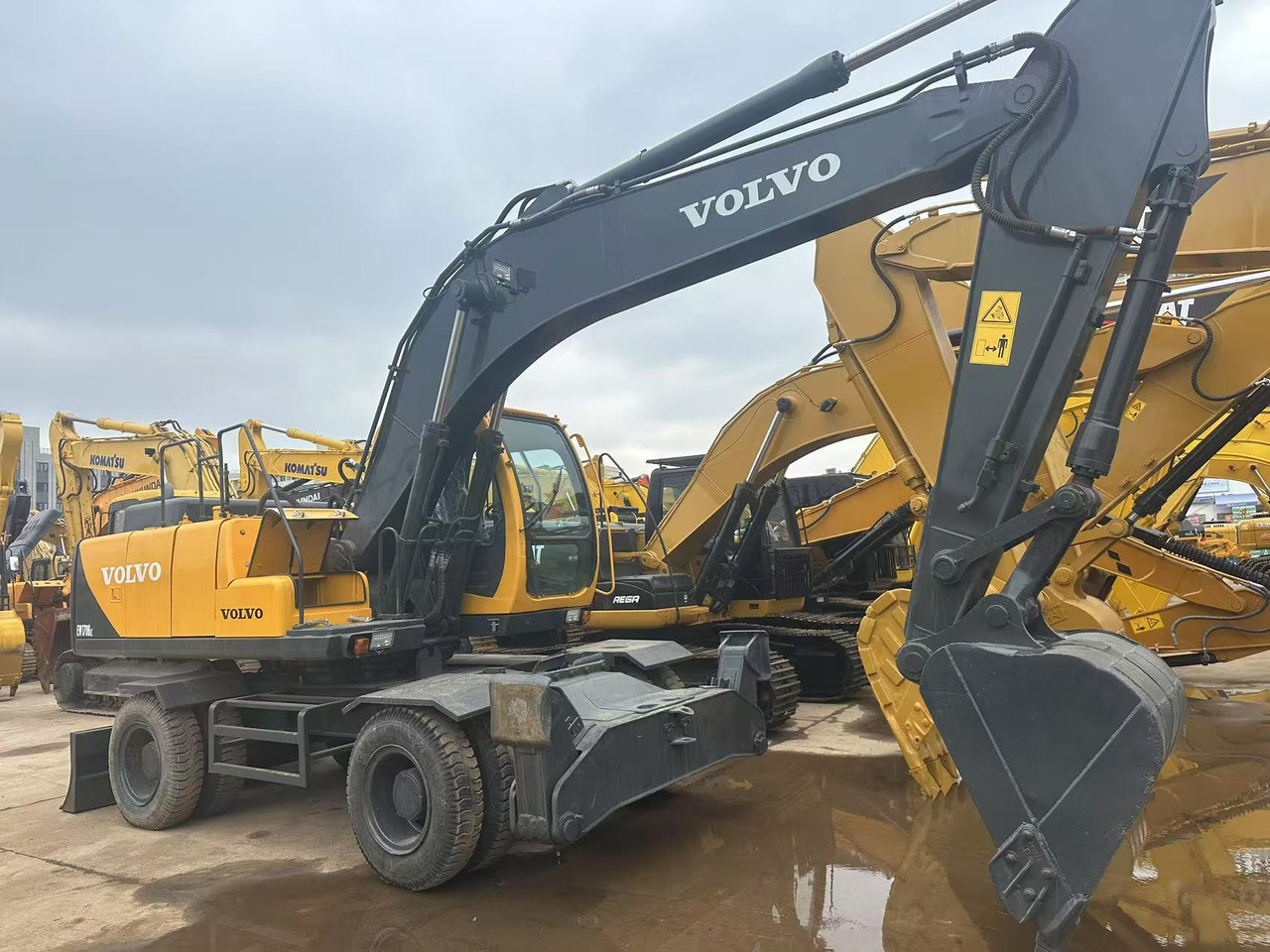VOLVO EW170BLC - Pyöräalustainen kaivinkone: kuva VOLVO EW170BLC - Pyöräalustainen kaivinkone VOLVO EW170BLC - Pyöräalustainen kaivinkone: kuva VOLVO EW170BLC - Pyöräalustainen kaivinkone