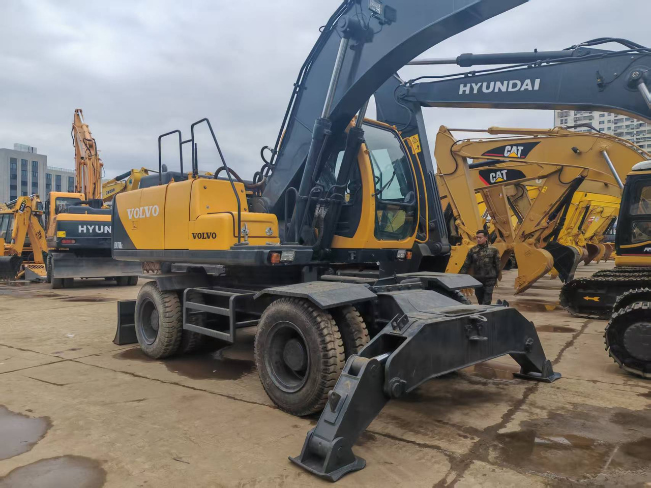 VOLVO EW170BLC - Pyöräalustainen kaivinkone: kuva VOLVO EW170BLC - Pyöräalustainen kaivinkone VOLVO EW170BLC - Pyöräalustainen kaivinkone: kuva VOLVO EW170BLC - Pyöräalustainen kaivinkone