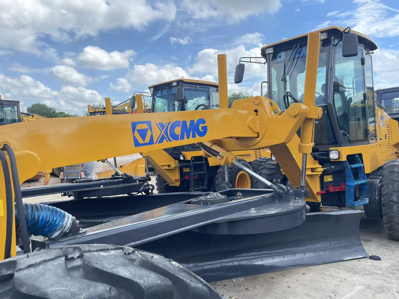 XCMG GR1803 - Tiehöylä: kuva XCMG GR1803 - Tiehöylä XCMG GR1803 - Tiehöylä: kuva XCMG GR1803 - Tiehöylä