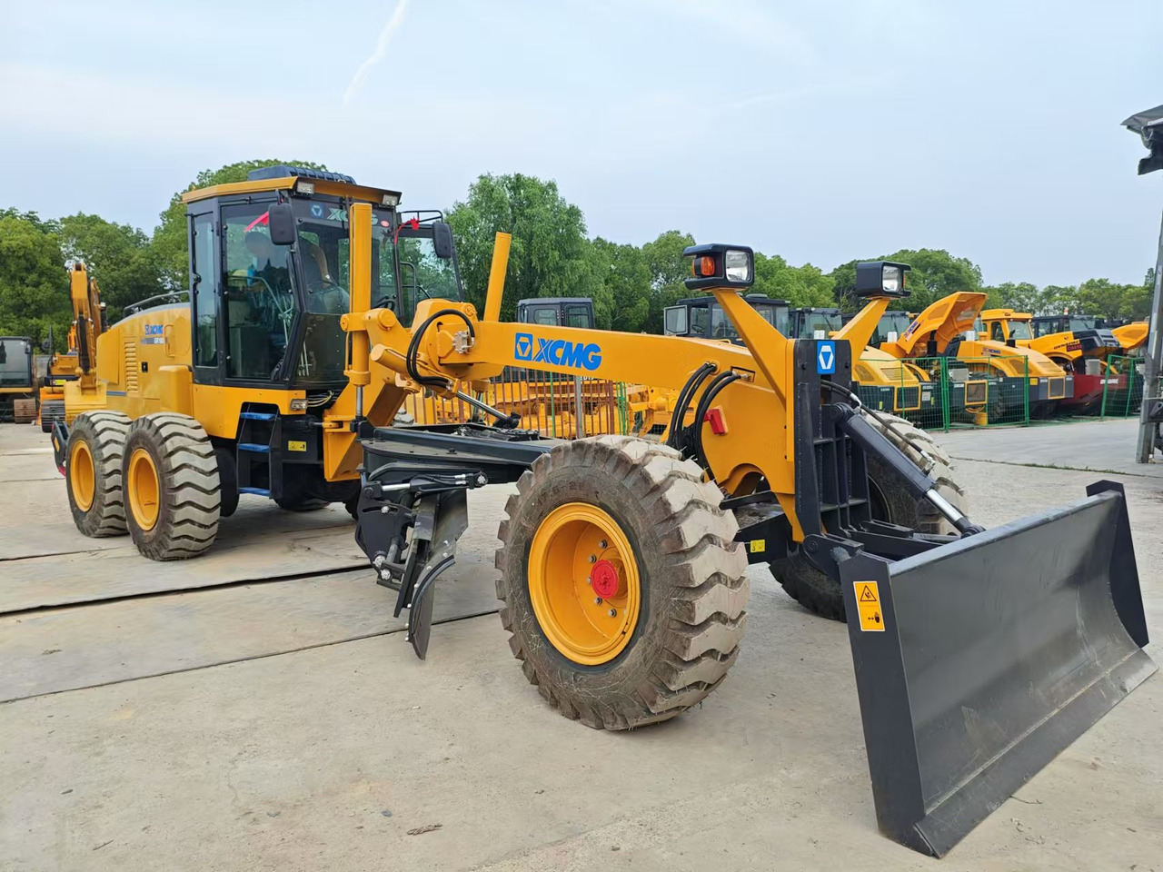 XCMG GR1803 - Tiehöylä: kuva XCMG GR1803 - Tiehöylä XCMG GR1803 - Tiehöylä: kuva XCMG GR1803 - Tiehöylä