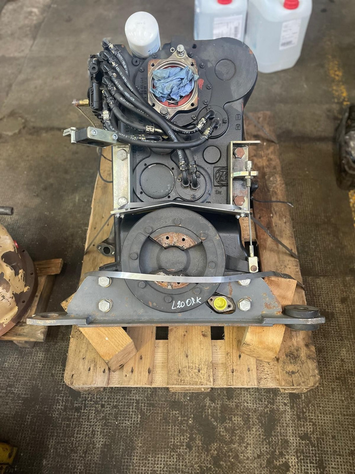 ZF 4WG120 z Ładowarki O&K L20 - Vaihdelaatikko - Kuormaaja: kuva ZF 4WG120 z Ładowarki O&K L20 - Vaihdelaatikko - Kuormaaja ZF 4WG120 z Ładowarki O&K L20 - Vaihdelaatikko - Kuormaaja: kuva ZF 4WG120 z Ładowarki O&K L20 - Vaihdelaatikko - Kuormaaja
