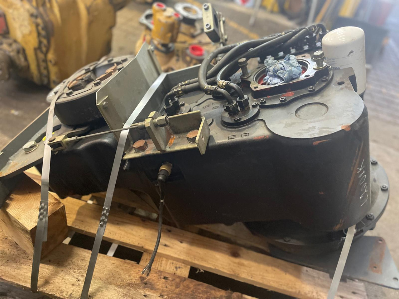 ZF 4WG120 z Ładowarki O&K L20 - Vaihdelaatikko - Kuormaaja: kuva ZF 4WG120 z Ładowarki O&K L20 - Vaihdelaatikko - Kuormaaja ZF 4WG120 z Ładowarki O&K L20 - Vaihdelaatikko - Kuormaaja: kuva ZF 4WG120 z Ładowarki O&K L20 - Vaihdelaatikko - Kuormaaja