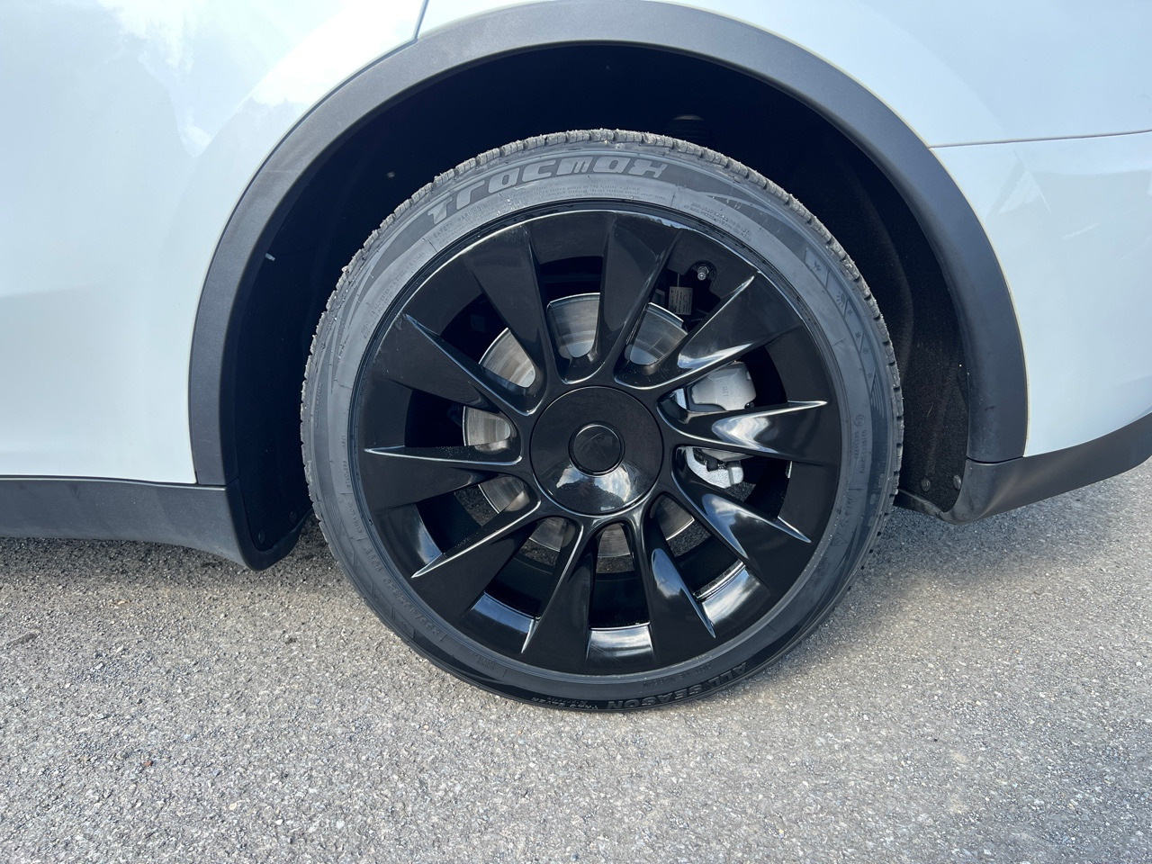 TESLA Model Y – Autopilot – Covering Carbon – Jante 20” - Maasturi/ Katumaasturi: kuva TESLA Model Y – Autopilot – Covering Carbon – Jante 20” - Maasturi/ Katumaasturi TESLA Model Y – Autopilot – Covering Carbon – Jante 20” - Maasturi/ Katumaasturi: kuva TESLA Model Y – Autopilot – Covering Carbon – Jante 20” - Maasturi/ Katumaasturi