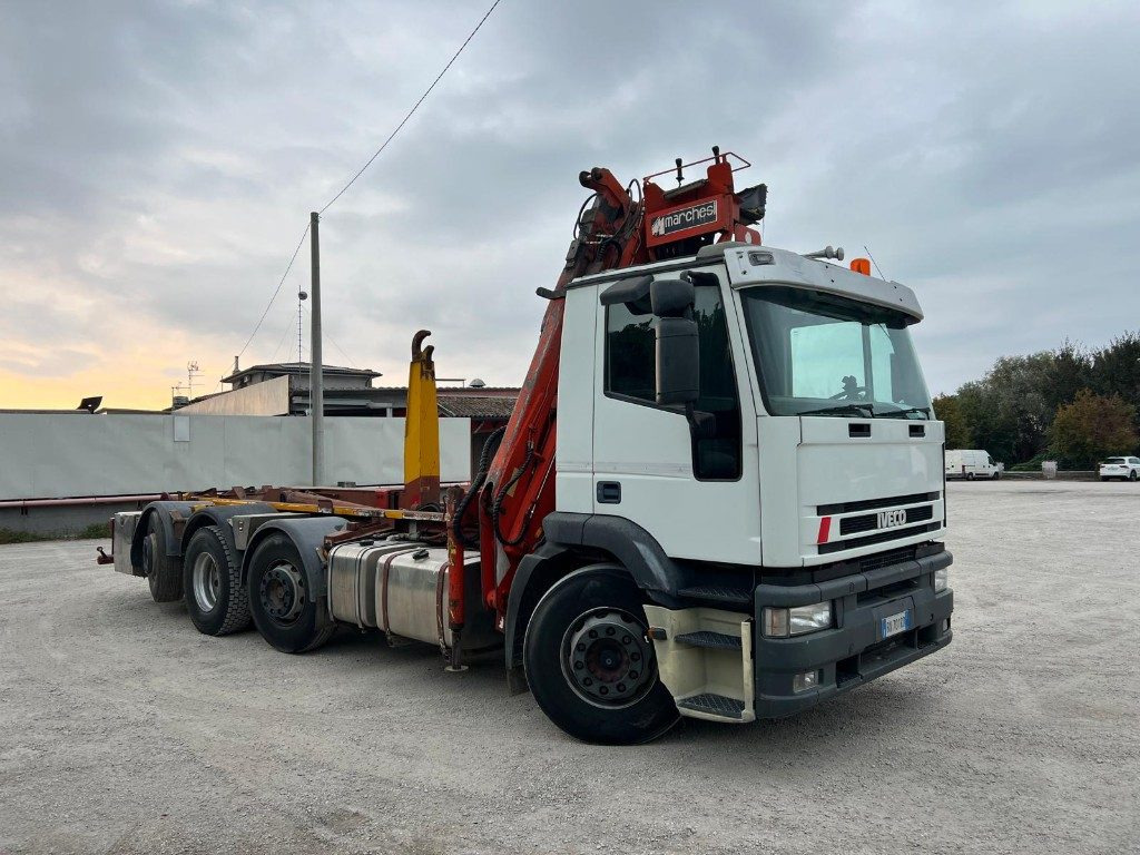 IVECO 260E43 EUROTECH USATO SCARRABILE CON GRU - Koukkulava kuorma-auto: kuva IVECO 260E43 EUROTECH USATO SCARRABILE CON GRU - Koukkulava kuorma-auto IVECO 260E43 EUROTECH USATO SCARRABILE CON GRU - Koukkulava kuorma-auto: kuva IVECO 260E43 EUROTECH USATO SCARRABILE CON GRU - Koukkulava kuorma-auto